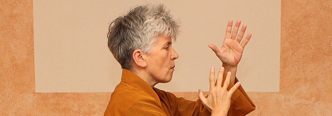 Bild von Karin Hergl beim Tai Ji-Qigong