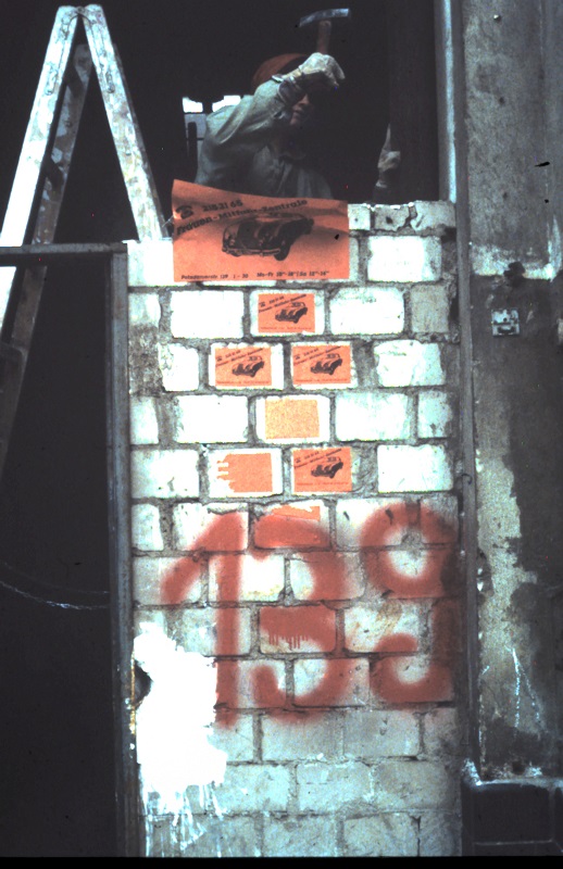 Bild von einem Stück Mauer in der Fassade