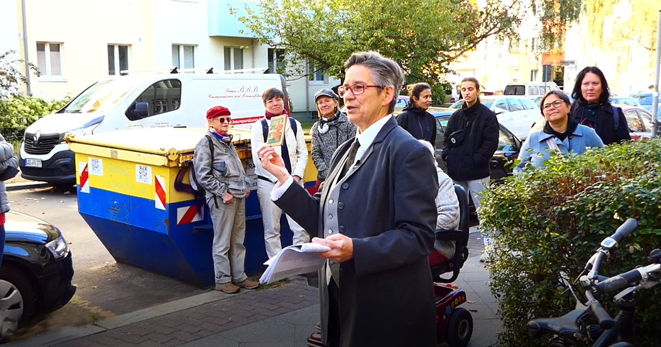 Sigrid Grajek als Stadtführein