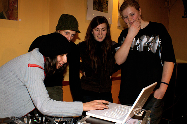 Bild mit Frauen auf einem  DJane Workshop