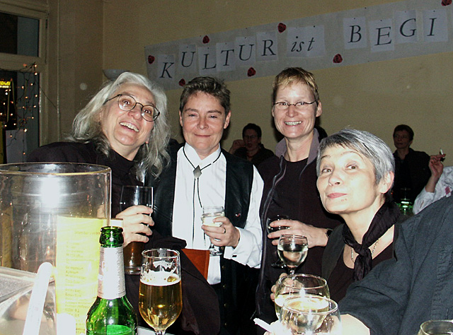 Bild mit 4 Frauen bei einer Silvesterfeier in der Begine
