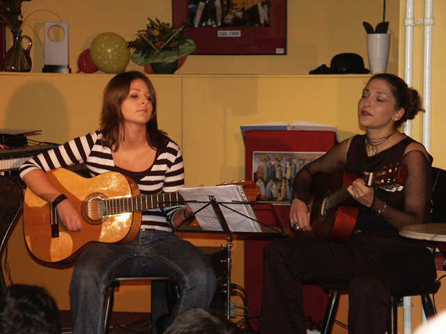 Bild mit zwei Musikerinnen in der Begine