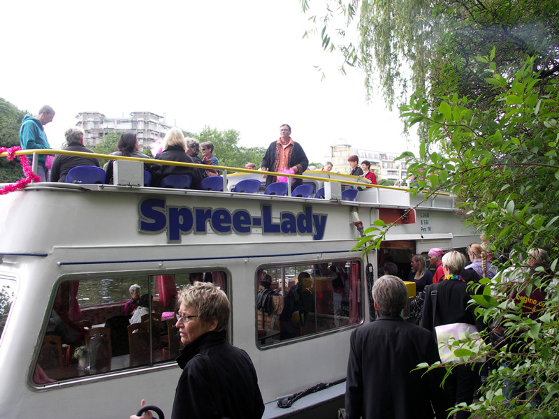 Bild des Schiffes SPREE LADY zum CSD auf der Spree 2011